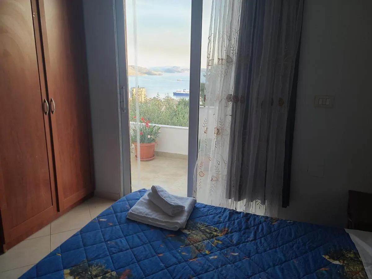 סרנדה Hillside Garden Apartament