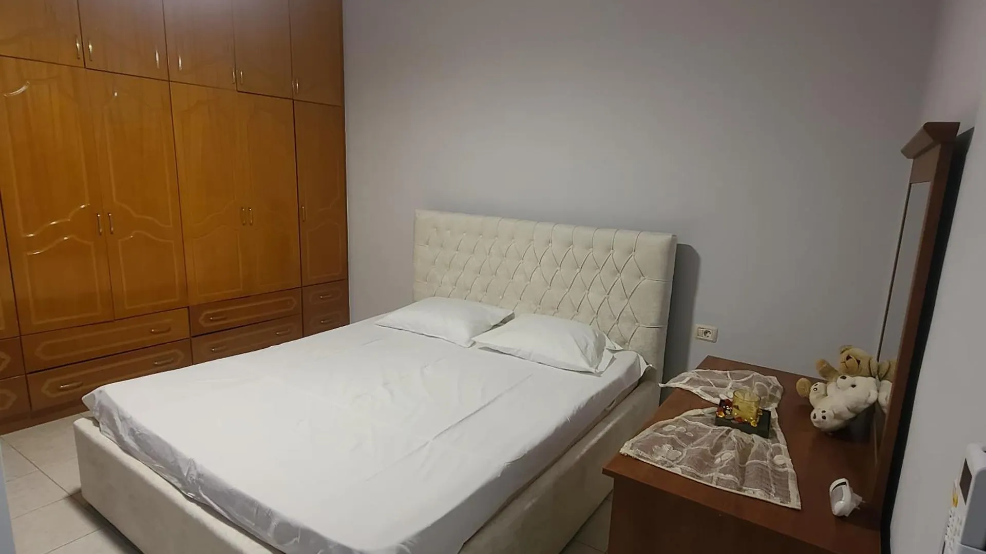 סרנדה Hillside Garden Apartament 0*,