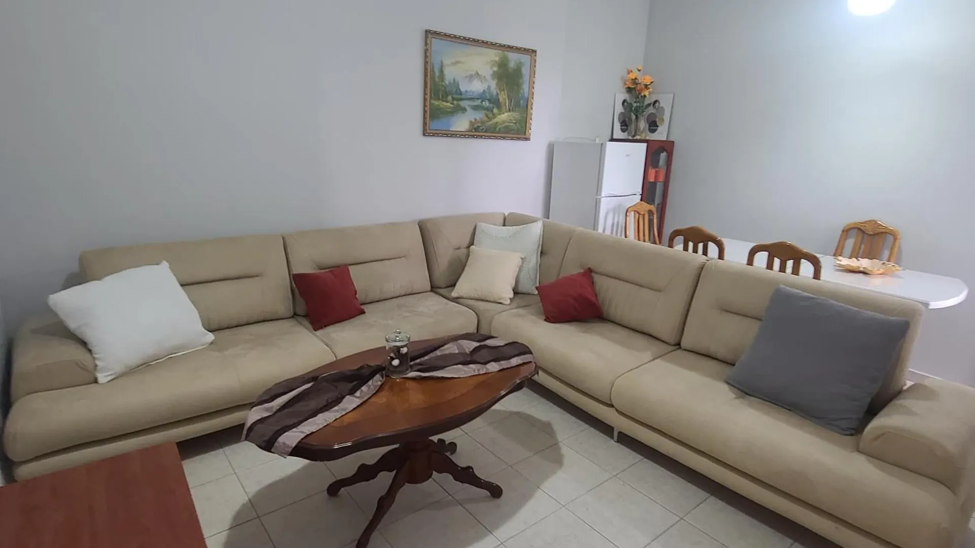 דירה סרנדה Hillside Garden Apartament אלבניה
