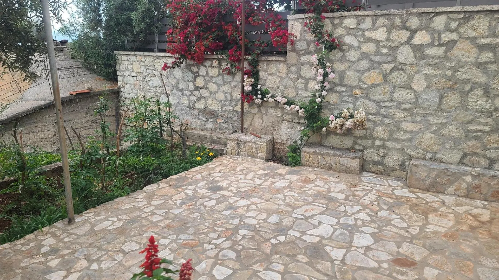 Hillside Garden Apartament Sarandë